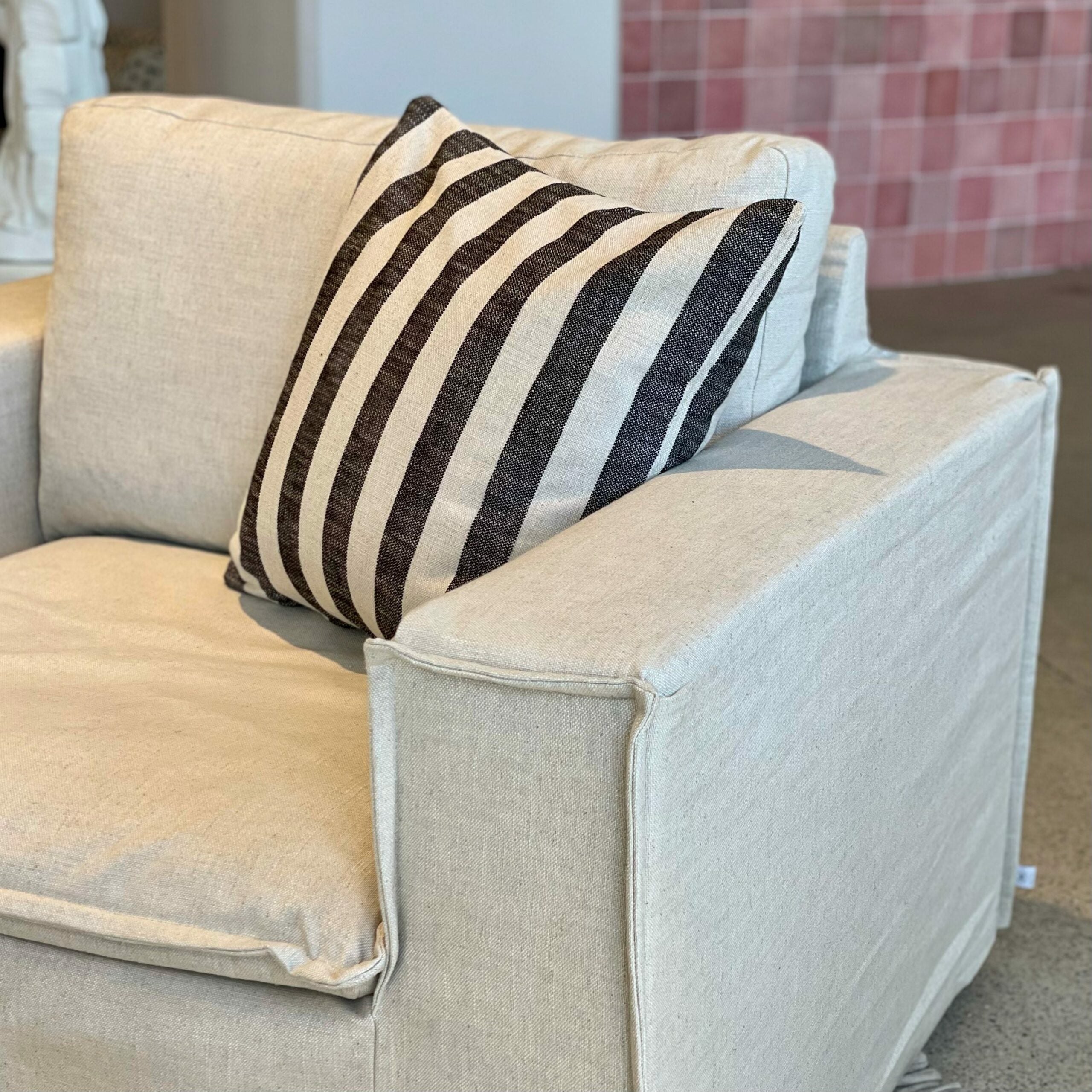 Luca Armchair Off White fåtölj linne beige ljusgrå Melimeli