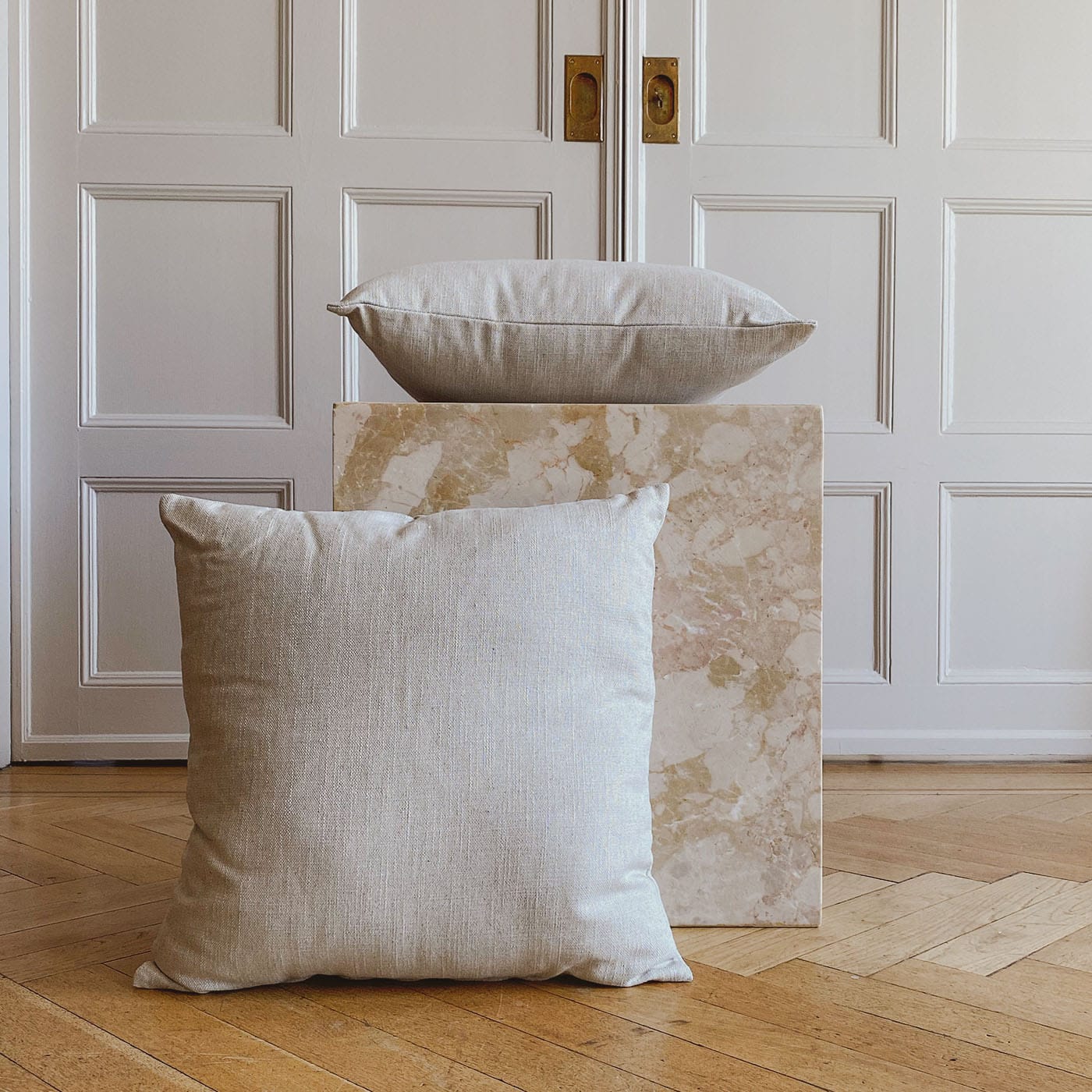 Kuddfodral Off White 50x50 cm. Ljusgrå kuddfodral i linne från Melimeli