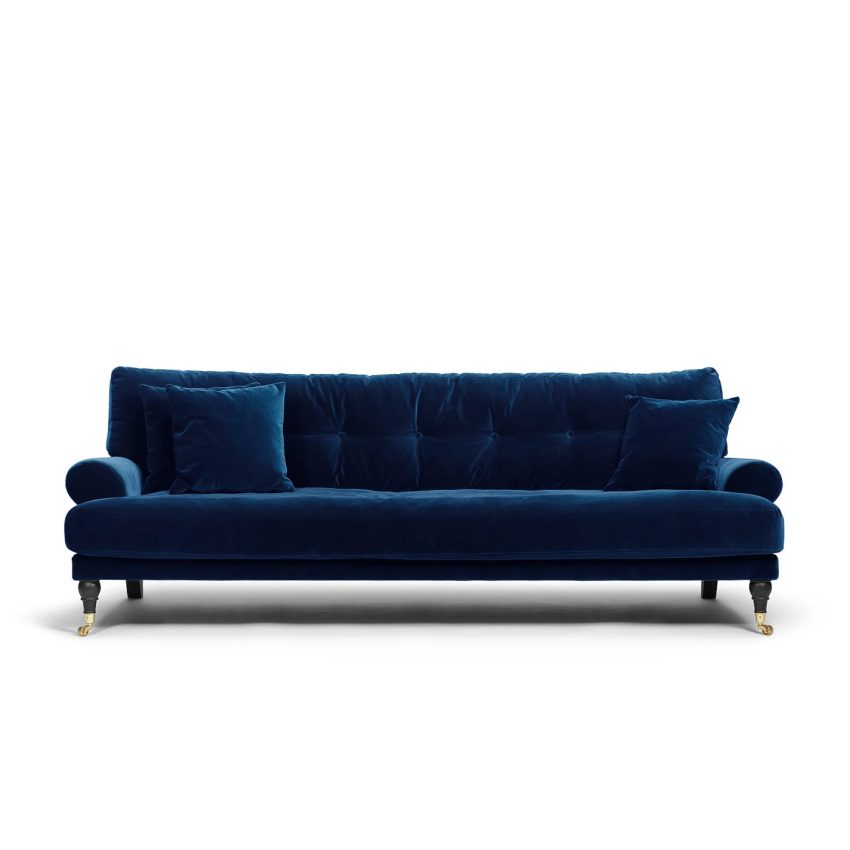Blanca 3-seters sofa Deep Blue er en Howard sofa i mørkeblå fløyel fra Melimeli