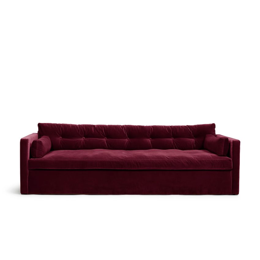 Dahlia Grande 3-Sitssoffa Ruby Red är en djup och bekväm soffa i vinröd sammet från Melimeli