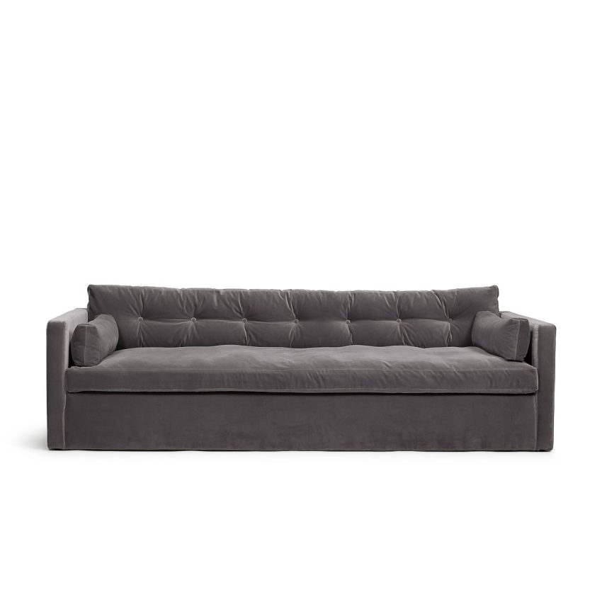 Dahlia Grande 3-seters sofa Greige er en dyp og komfortabel sofa i grå fløyel fra Melimeli