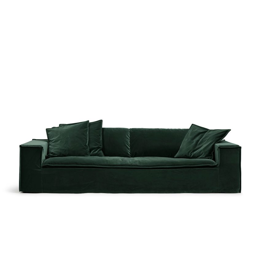 Luca Grande 3-seters sofa Emerald Green er en mørkegrønn fløyelssofa fra MELIMELI