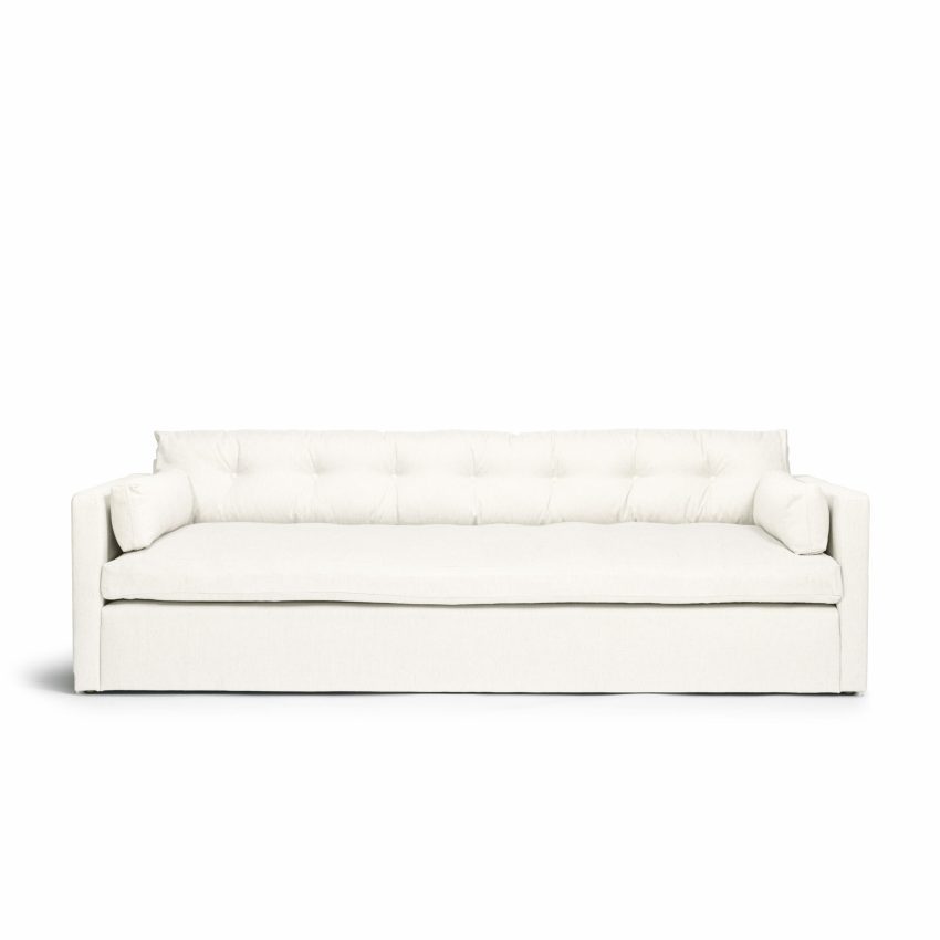 Dahlia Grande 3-Sitssoffa True White är en djup och bekväm soffa i vit linne från Melimeli
