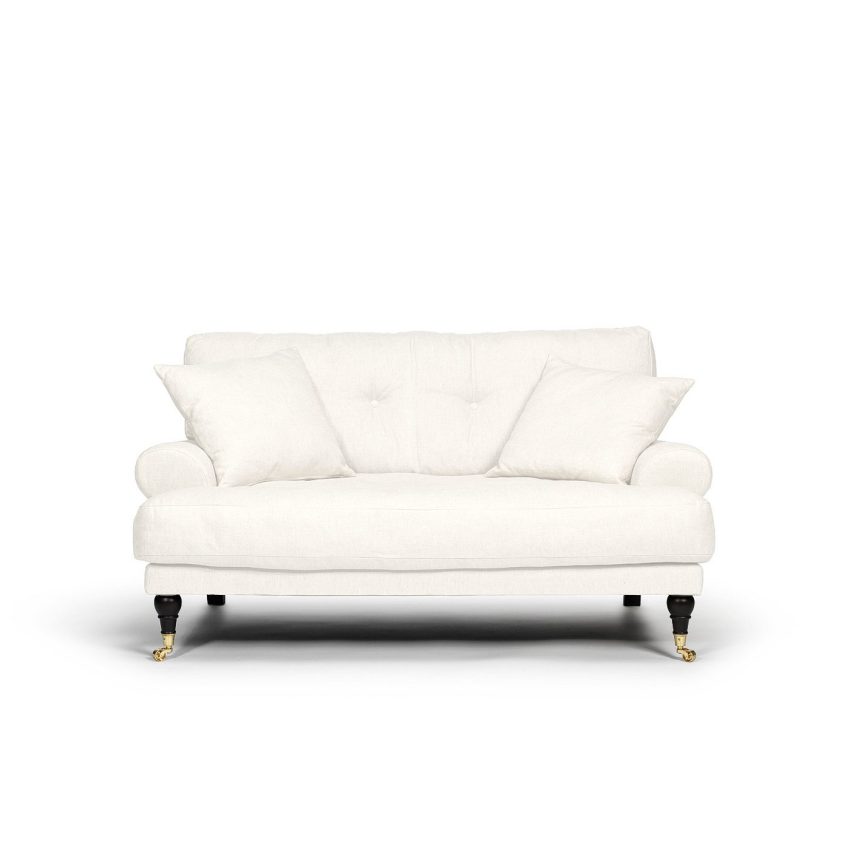Blanca Love Seat True White är en liten Howard-soffa i vit linne från Melimeli