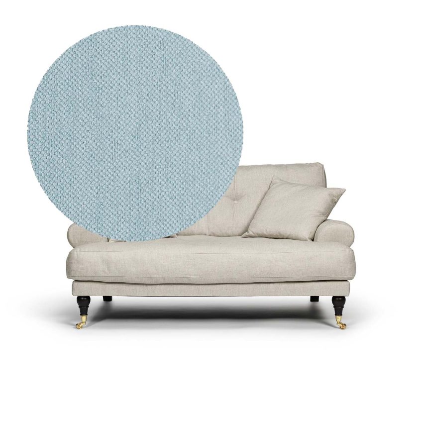 Blanca Love Seat Baby Blue är en liten soffa i ljusblå chenille från Melimeli