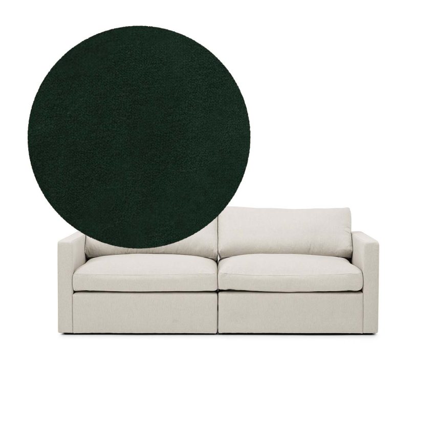 Lucie 2-seters sofa Emerald Green er en romslig sofa i grønn fløyel fra Melimeli