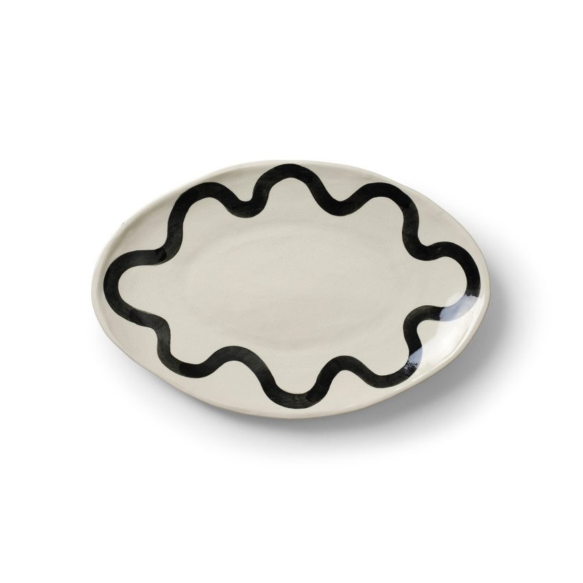 Serving platter Waves Black is a ceramic platter from Melimeli