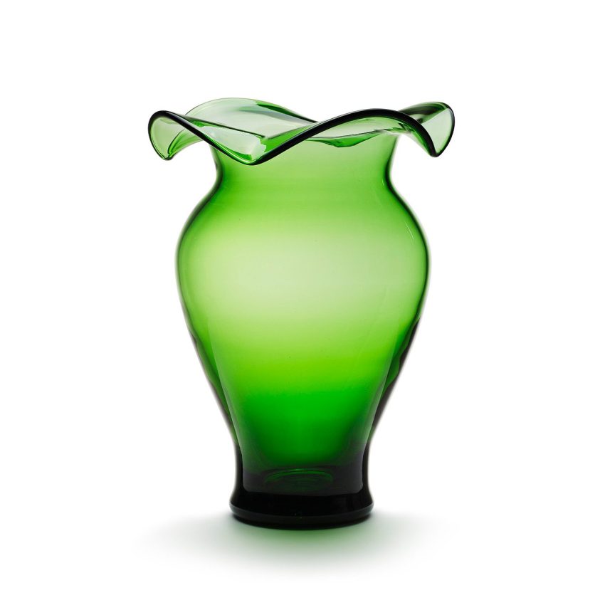 Vas Fiore Grön är en handblåst glasvas från Melimeli. Tillverkad av Reijmyre